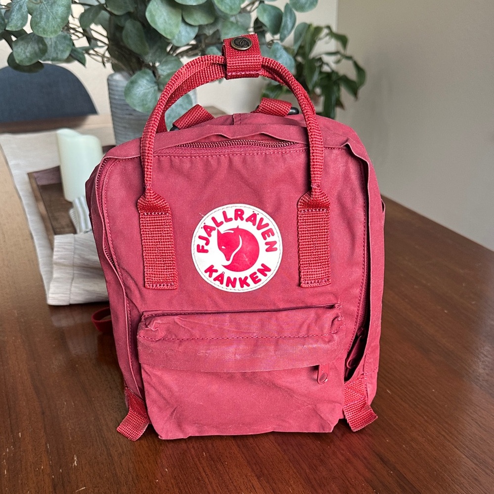 Fjällräven Kånken Mini Backpack in Ox Red